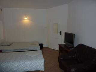 Проживание в семье Dandelion B&B Варшава Четырехместный номер с общей ванной комнатой-2