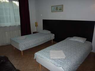 Проживание в семье Dandelion B&B Варшава Четырехместный номер с общей ванной комнатой-3