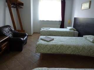 Проживание в семье Dandelion B&B Варшава Четырехместный номер с общей ванной комнатой-4