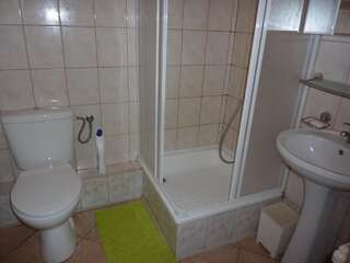 Проживание в семье Dandelion B&B Варшава Двухместный номер с 2 отдельными кроватями и общей ванной комнатой-6